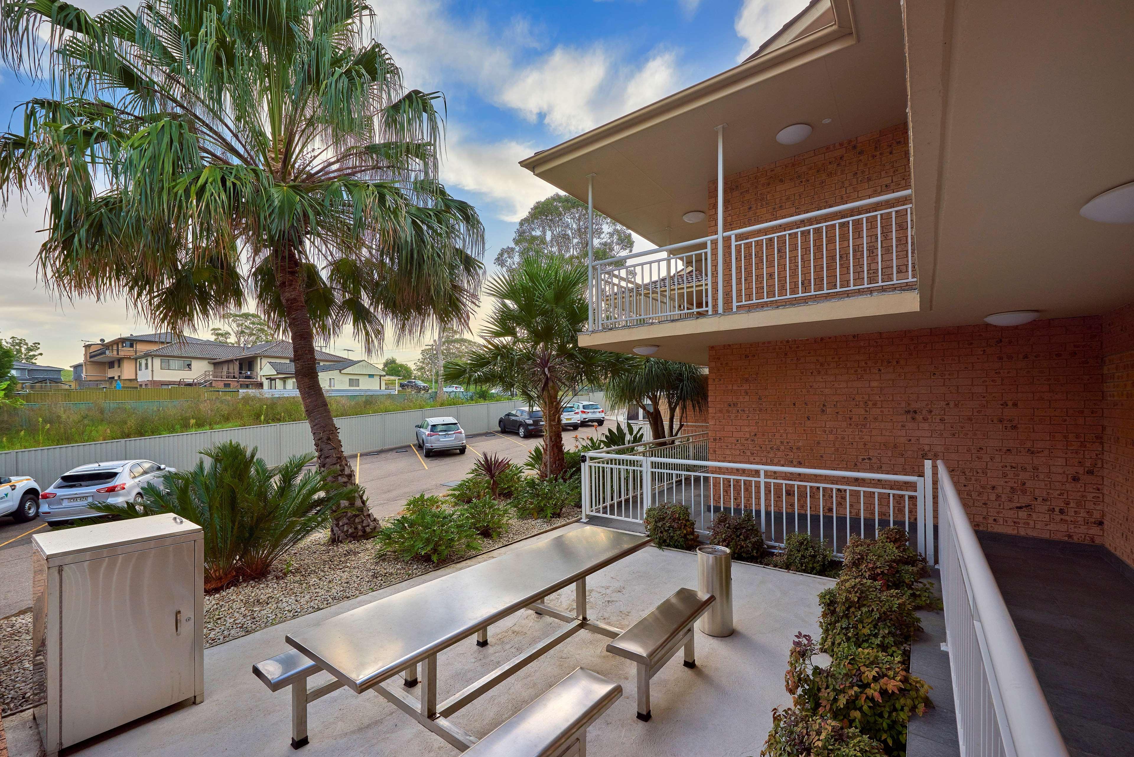 Best Western Casula Motor Inn Екстериор снимка